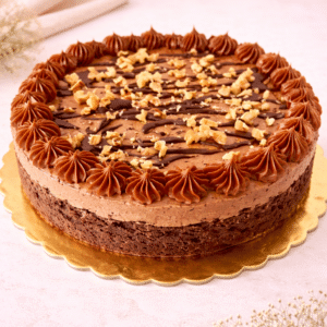 Bizcocho de chocolate 75% con nueces, una combinación perfecta de textura y sabor. Crocante por fuera y cremoso por dentro.