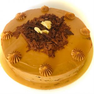 Galletas y crema a base de dulce de leche. Su textura es suave y muy dulce. Es ideal para los amantes de los dulces.