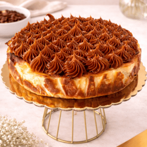 Tarta de queso, en su versión dulce de leche tiene la consistencia cremosa y suave del queso, el crujiente de la galleta, con una cubierta de dulce de leche. Un final perfecto para cualquier comida.