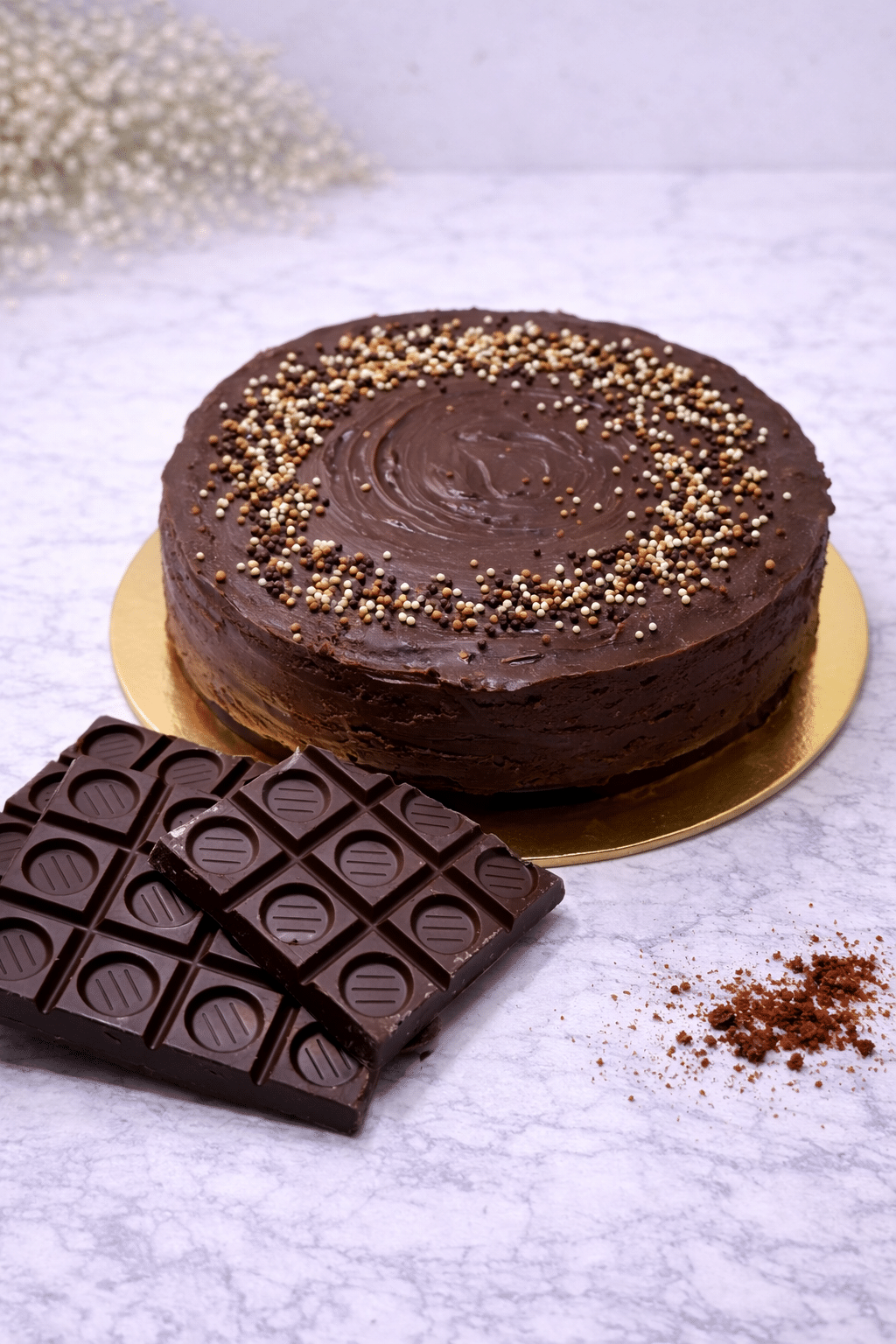 Tarta de la Abuela de galleta y chocolate es el postre perfecto para cualquier ocasión. Con capas de crujientes galletas y suave crema de chocolate, esta tarta es una verdadera delicia para el paladar.